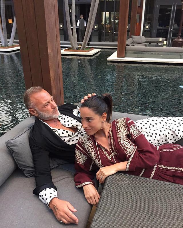 Giorgia Gabriel se considera "un pozo sin fondo" cuando se trata de golosinas, pero practica deportes como el voleibol, la natación y equitación.