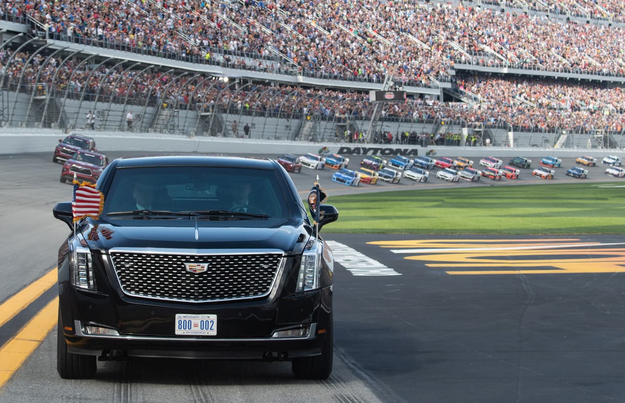 Así también, incluye bolsas con el tipo de sangre del presidente y tanques de oxígeno, por si acaso llegara a sufrir un atentado y a requerir asistencia médica de emergencia.