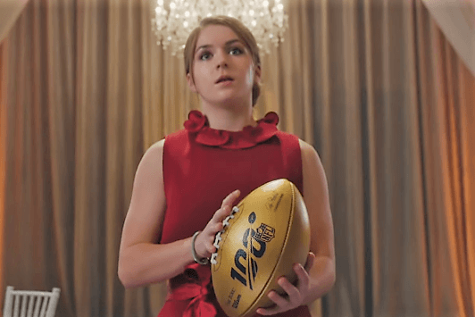 También se reporta que la NFL no pagó a la cadena CBS, encargada de llevarlo en EEUU, un solo centavo. Aquí Sam Gordon, de la Utah Girls Tackle Football League.