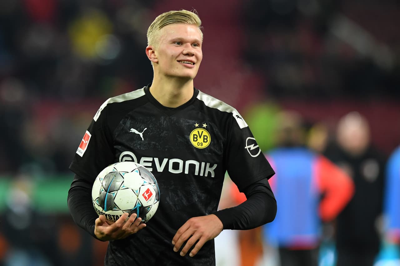 Erling Haaland del Borussia Dortmund marcó hat-trick en la goleada de 3-5 sobre el FC Augsburg. Dortmund perdía 3-1 al 55' y lograron la voltereta. Borussia llegó a 33 unidades y es quinto en Alemania.