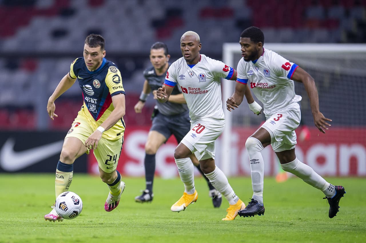 En un duelo lleno de faltas, América cae 0-1 con el Olimpia, pero consiguen su pase a los cuartos de final gracias a la victoria 1-2 del partido pasado en Honduras.