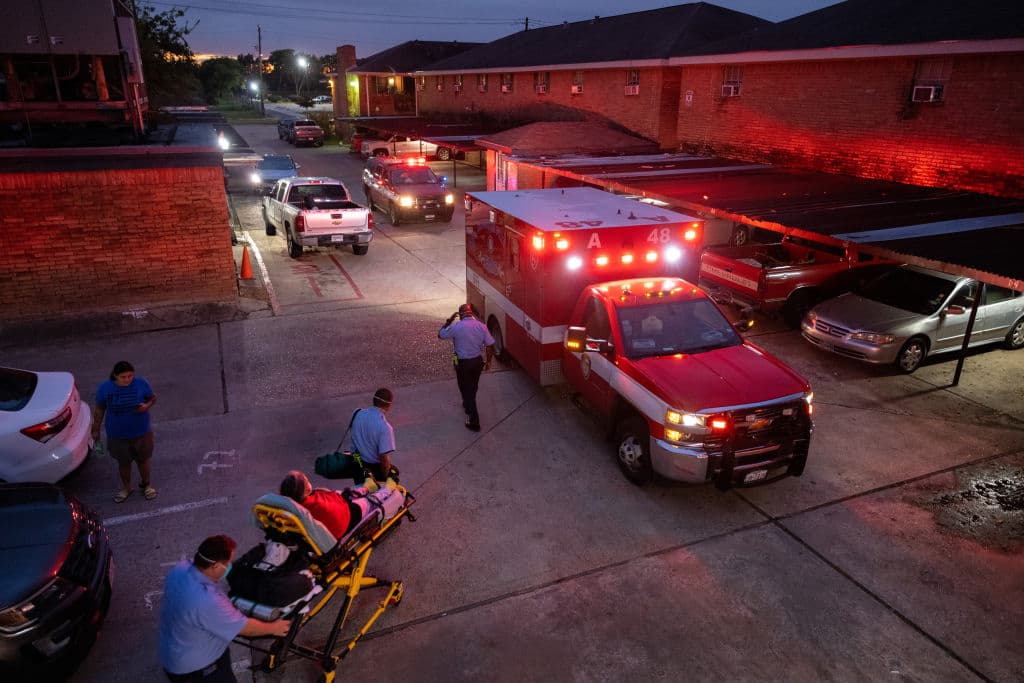 Los paramédicos intentaron reanimarlo, pero a pesar de todo el esfuerzo fue declarado muerto en la escena.