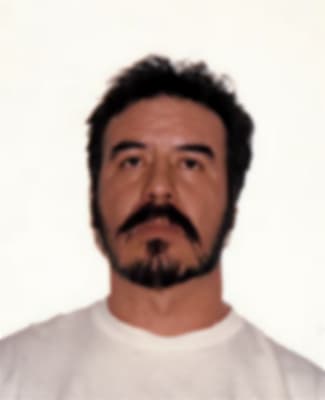 Baldomero Barrientos Bañuelos
<br>
<br>A sus 71 años, este mexicano es buscado por su presunta participación en el asesinato de su esposa, a quien apuñaló hasta la muerte, durante el 14 de octubre de 1993. 
<br>
<br>El FBI ofrece una recompensa de hasta 5,000 dólares por información que conduzca a su arresto. 
<br>