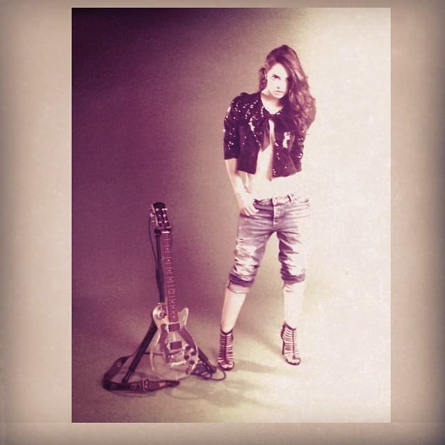 Y esperamos verla llena de éxito y alegrías.