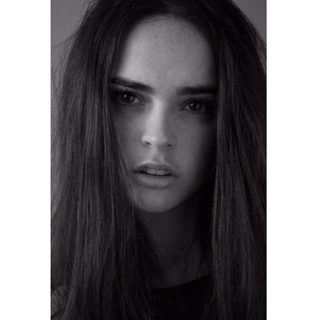 ¿Su mirada y encantadora sonrisa?