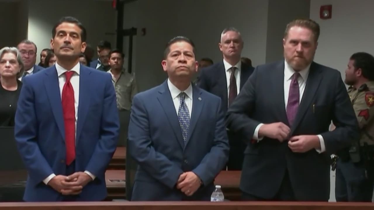 Jurado absolvió de 29 cargos a ex policía escolar de Uvalde, tras un largo juicio