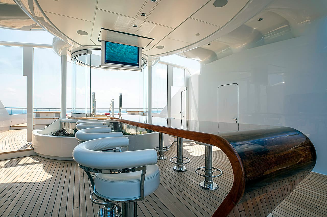 Al igual que su ex, la cantante lo rentó
<b> <a href="https://www.univision.com/famosos/no-solo-besos-con-ben-affleck-asi-fue-la-espectacular-fiesta-de-cumpleanos-de-jlo-en-st-tropez-video" target="_blank">en el marco de su cumpleaños 52</a></b>, que celebró el pasado sábado 24 de julio.
<br>