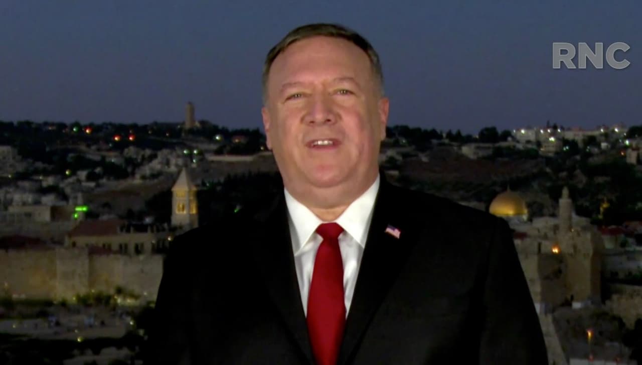 El secretario de Estado Mike Pompeo aseveró que la política exterior del presidente ha significado una mayor seguridad para EEUU. Dijo que su esposa y su hijo "están más seguros, y sus libertades más seguras, porque el presidente Trump ha puesto en acción su visión de Estados Unidos primero. Tal vez no le ganó popularidad en cada capital del mundo, pero ha funcionado".