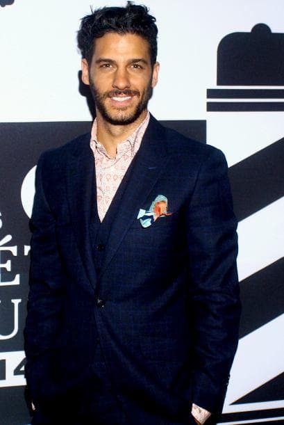 Ahora toca el turno de otro galanazo, el actor Erick Elías nos deleitó este año con dos personajes: 'Marcelo Escalante' en 'El Color de la Pasión' y 'Julio Olmedo' en 'El Hotel de los Secretos'.