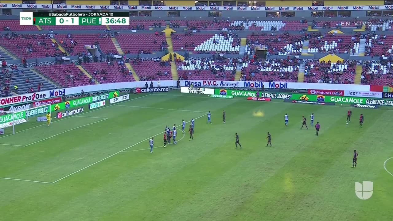 ¡TIRO ATAJADO! disparo por Maximiliano Araujo.