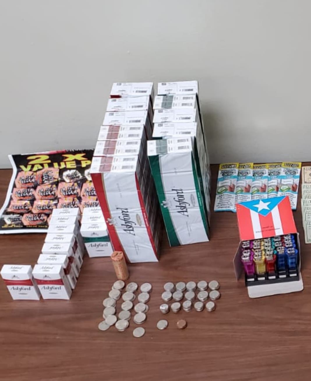 Dinero en efectivo y sustancias controladas.