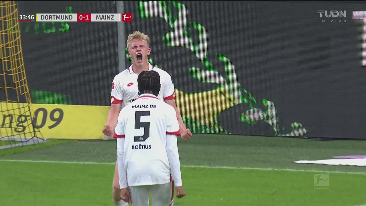 ¡Esta vez no perdona! Jonathan Burkardt anota de cabeza el 0-1 para Mainz