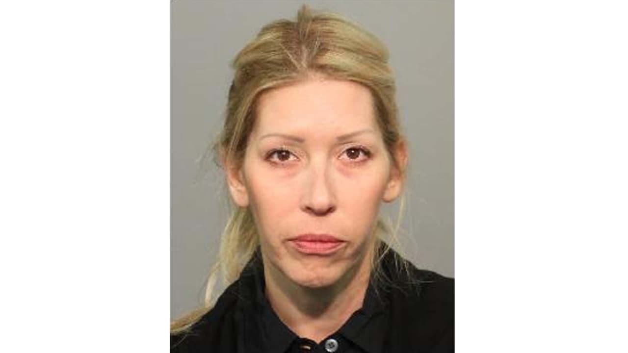 Una madre realizaba fiestas con alcohol para adolescentes y los veía teniendo sexo, según investigación