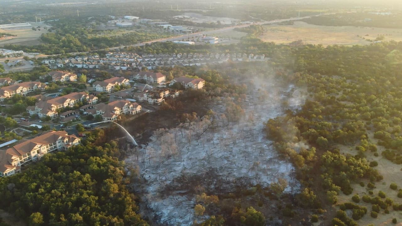 Sequía y el calor extremo: El reto para controlar los incendios forestales en Texas