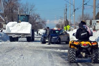 Residentes tratan de reponerse al mal tiempo en Nueva York.