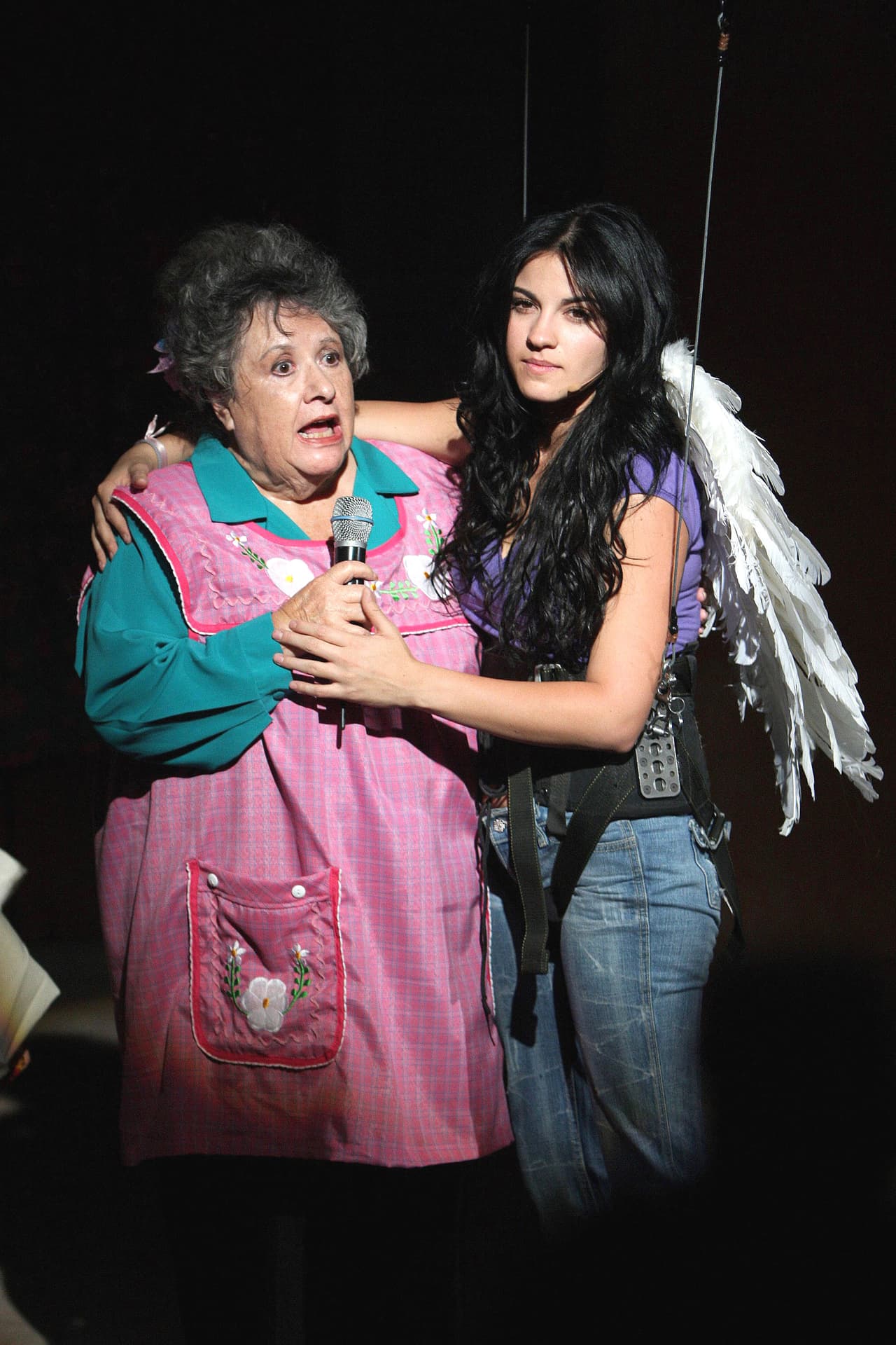 'Cuidado con el ángel' fue el primer personaje protagónico de 
<b><a href="http://www.univision.com/temas/maite-perroni">Maite Perroni</a></b>, en este melodrama demostró que tenía todo el potencial para ser una gran actriz de telenovelas.