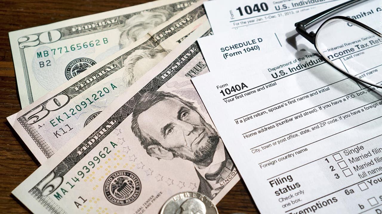 IRS pide a contribuyentes de Illinois esperar para presentar su declaración de impuestos