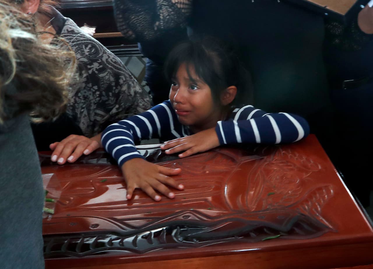 Además de los 13 policías muertos hubo otros 9 heridos. De acuerdo a las primeras investigaciones que sigue la Fiscalía General del Estado, los narcotraficantes dispararon rifles antiblindaje y fusiles de asalto tipo AK-47.
<br>