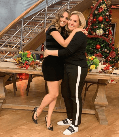 Andrea Chediak invitó a su mamá también para sorprenderla. La señora Pipina escuchó a su hija darle las gracias públicamente por haberle enseñado a no tener miedo y a arriesgarse a cumplir sus sueños.