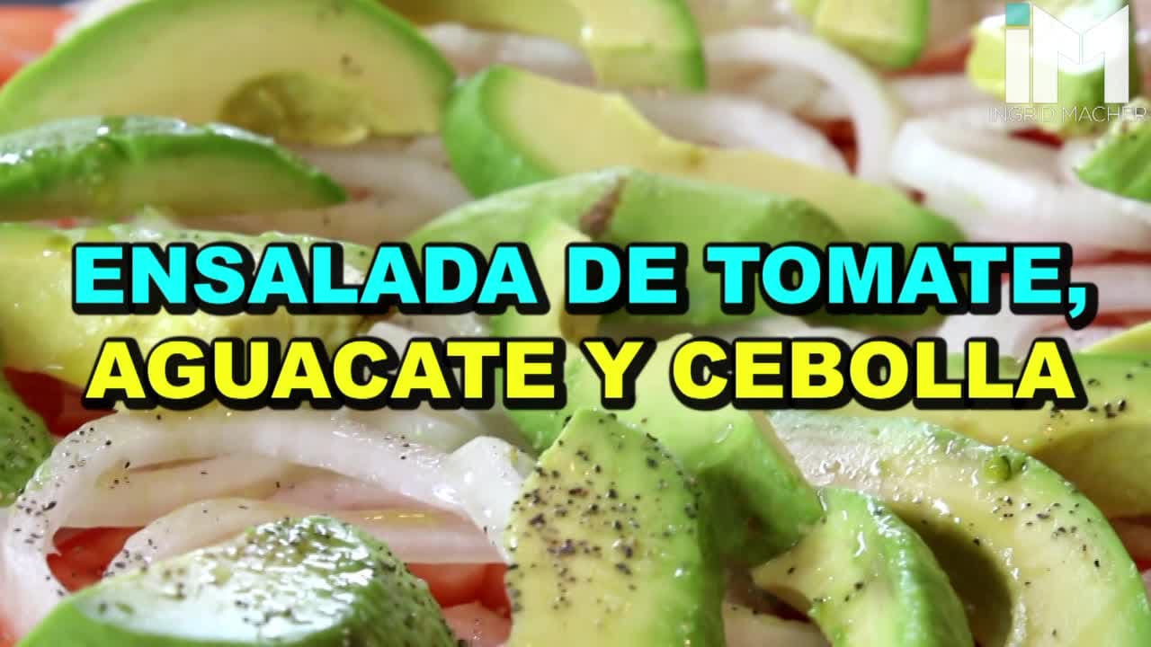 ¿Cómo hacer una ensalada de tomate, aguacate y cebolla?