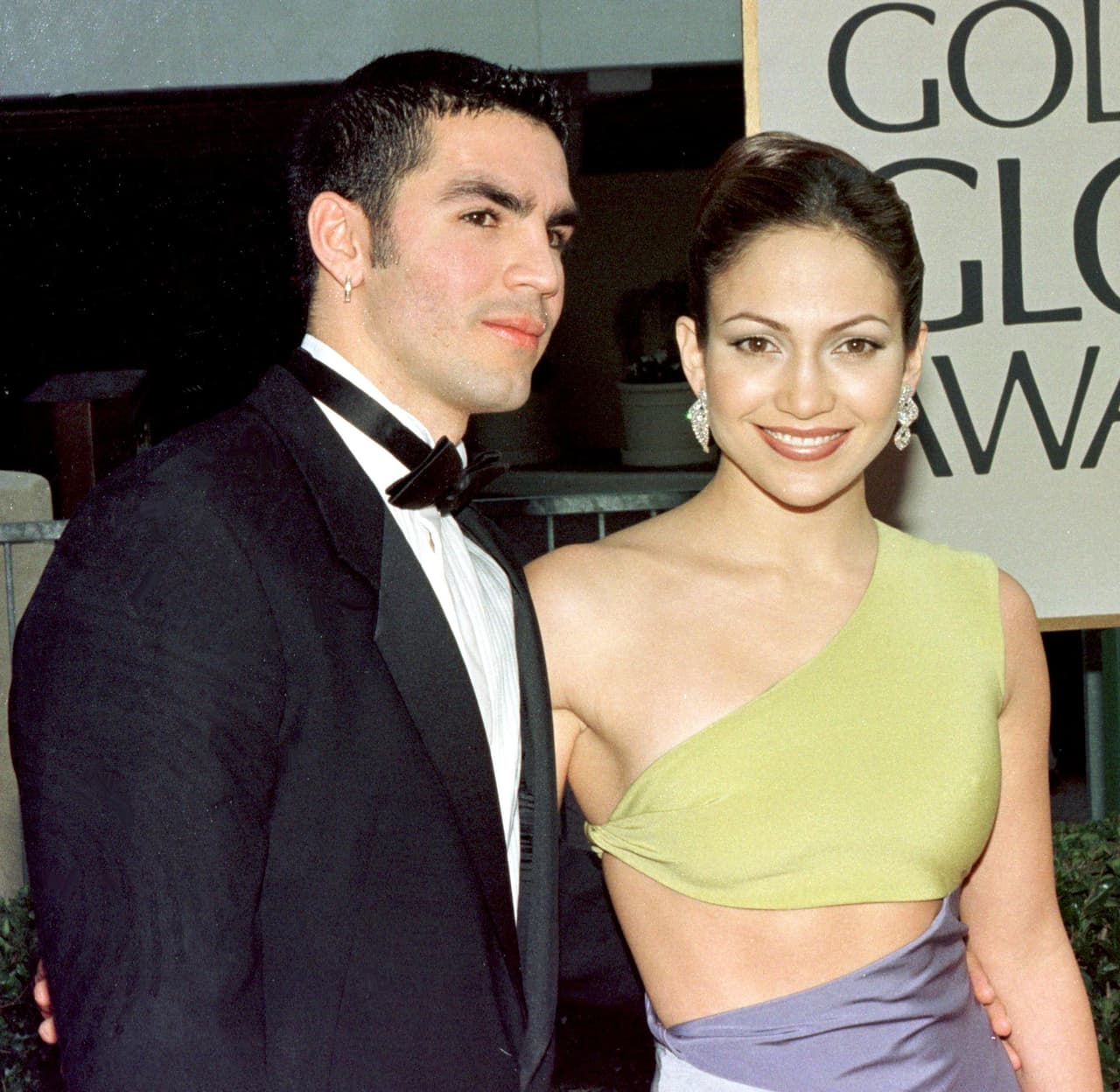 Su primera vez en la premiación fue en 1998, cuando fue nominada como Mejor actriz de comedia o musical por la película 'Selena'. Asistió acompañada de su primer esposo, Ojani Noa.