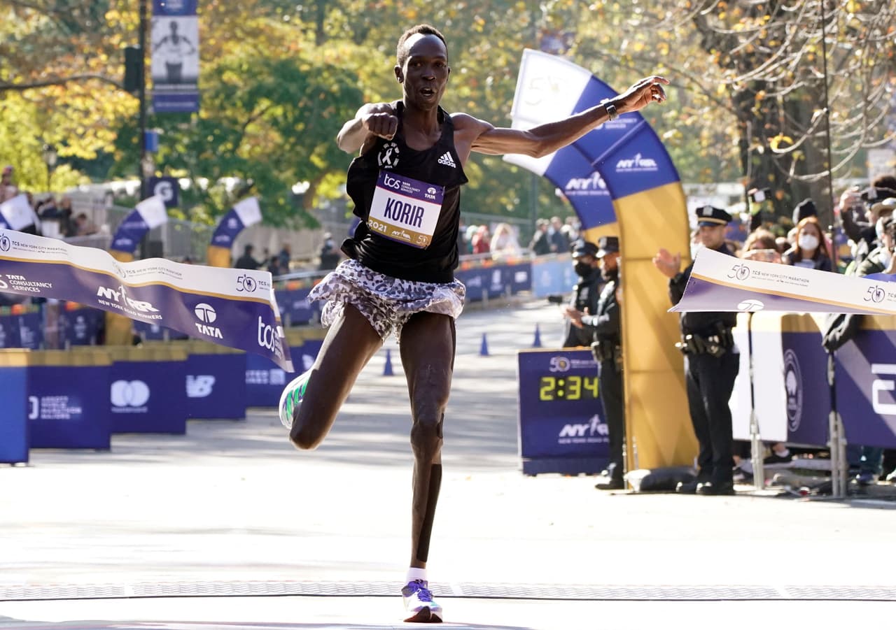 El keniano Albert Korir ganó la categoría profesional masculina con un tiempo de 2:8:22. Aventajó en 44 segundos a Mohamed Reda El Aaraby, y a Eyob Faniel, de Italia, que quedó tercero.