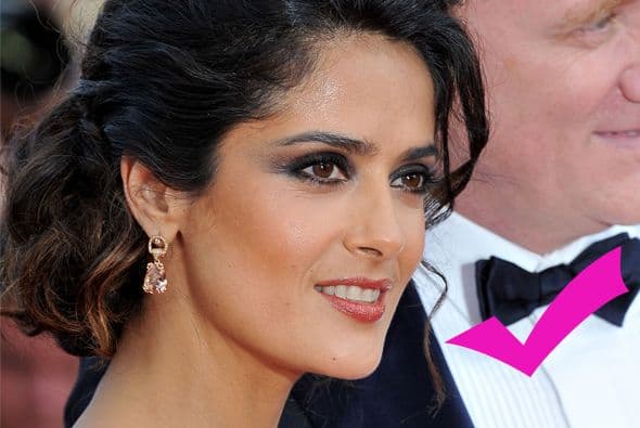 Pero Salma se pone más guapa con cada año que pasa, lo mismo no sucede con Cynthia. Más videos de Chismes aquí.