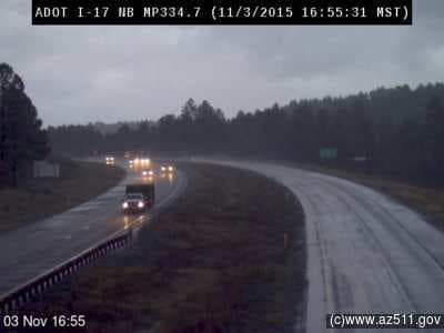 Cuatro pulgadas de nieve han caído en Flagstaff y se espera que continúe la tormenta.