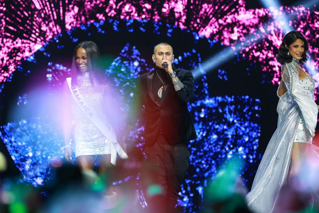 Taboo cantó en el escenario de Miss Universo 2024 en México.
