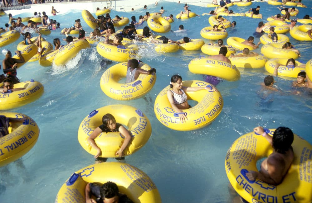 Tener dispositivos de flotación al alcance por si un niño los llega a necesitar