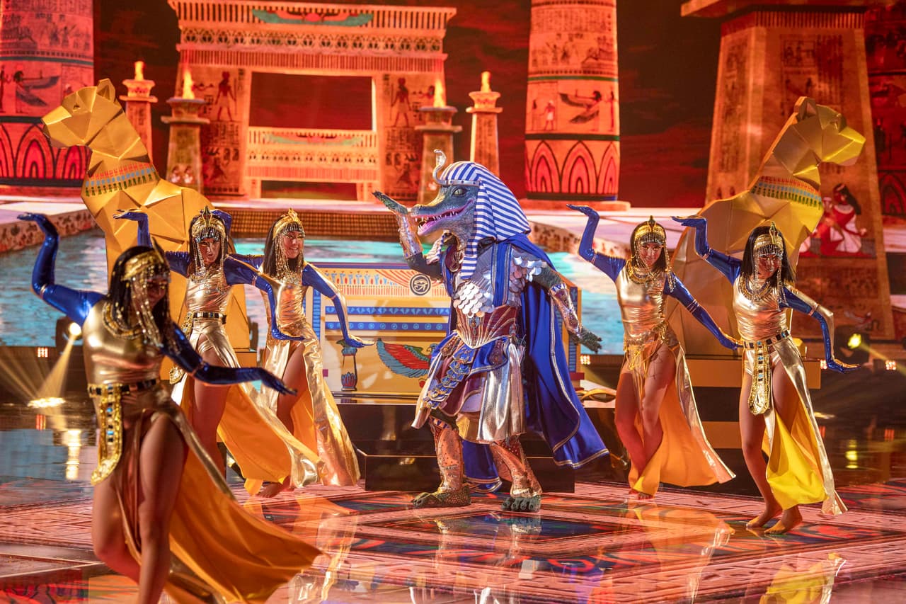 Carlos Rivera señaló a Ariel Miramontes y Yuri a Alfonso Herrera, como las probables celebridades detrás de Rey Egipcio.