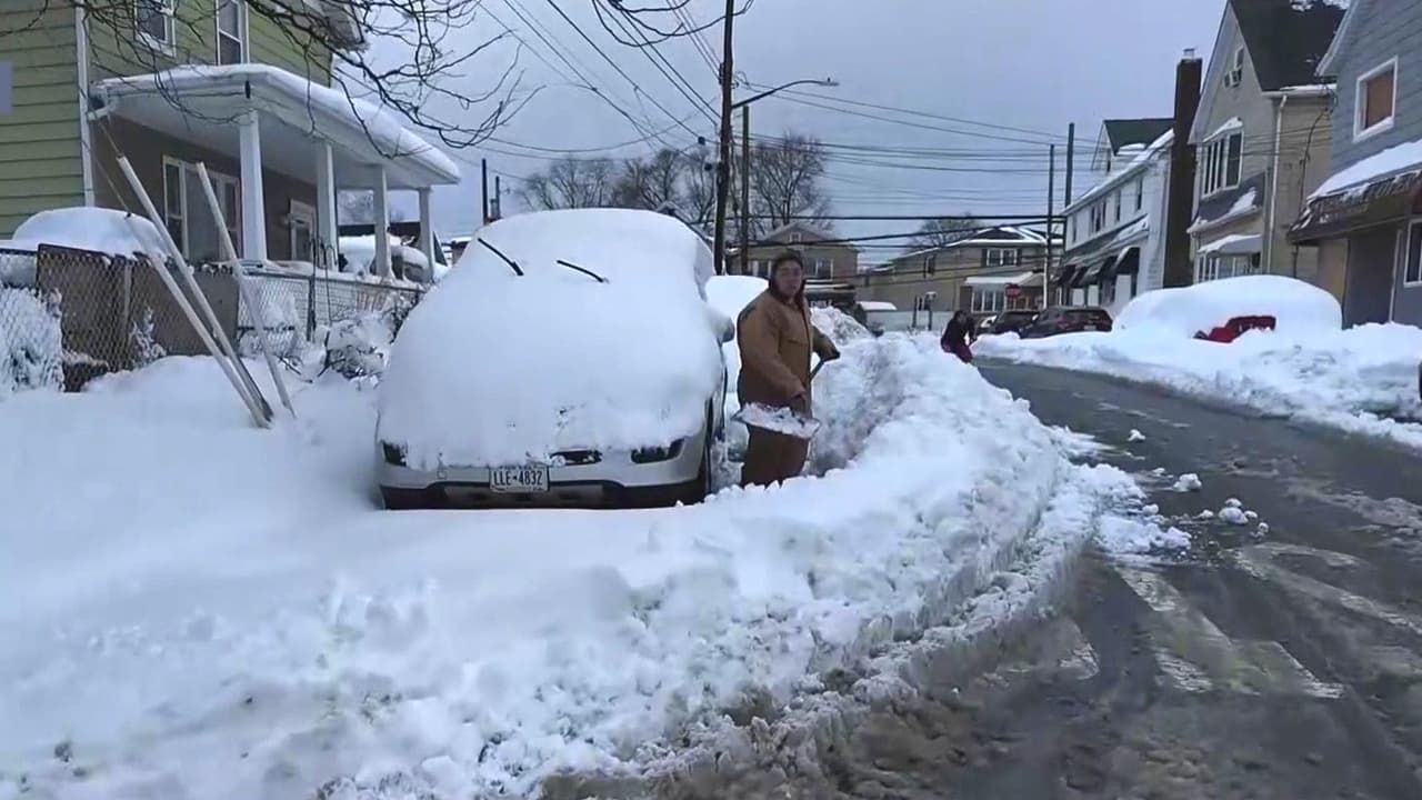 Staten Island queda bajo dos pies de nieve tras la tormenta invernal
