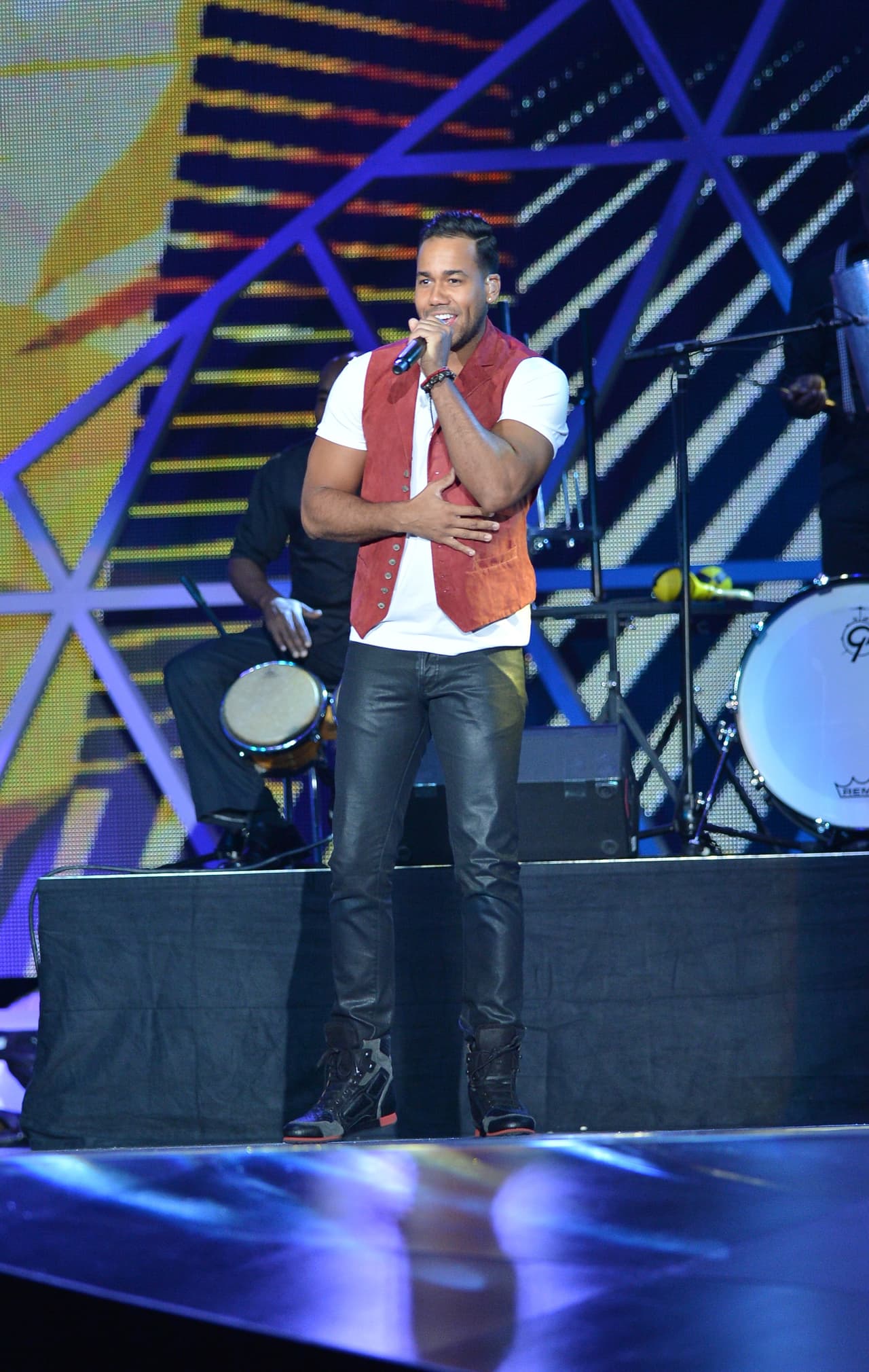 La particular voz que tiene Romeo Santos arranca suspiros y enamora a sus seguidoras.