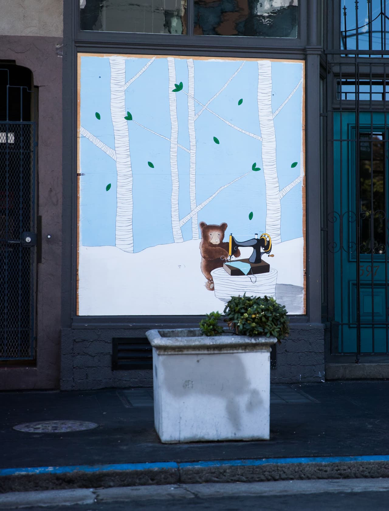 La iniciativa también representa un alivio económico para los artistas, uno de los muchos sectores golpeado por la pandemia de coronavirus. Quienes participan en el proyecto reciben una suerte de beca o salario que les da un respiro para hacerle frente a la crisis del covid-19.