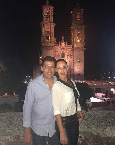 Isaías Gómez fue ejecutado a balazos el 30 de septiembre de 2019 en Guanajuato, México. 
<a href="https://www.univision.com/entretenimiento/muro-de-silencio-alrededor-del-asesinato-del-esposo-de-la-actriz-sharis-cid?hootPostID=84fa1fe824799f156217e4d4d24b4ad4">Sharis Cid estuvo desconsolada tras el terrible asesinato</a>.