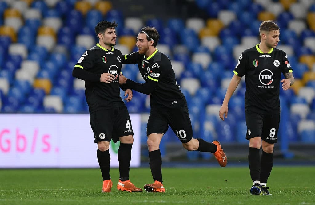 Koulibaly (5’), Lozano (20’), Politano (30’) y Elmas (40’) hicieron los goles para el cuadro de Gattuso. Por los visitantes descontaron Gyasi (71’) y Acampora (73’). Para acceder a la Final de la justa deberán pasar sobre el Atalanta.