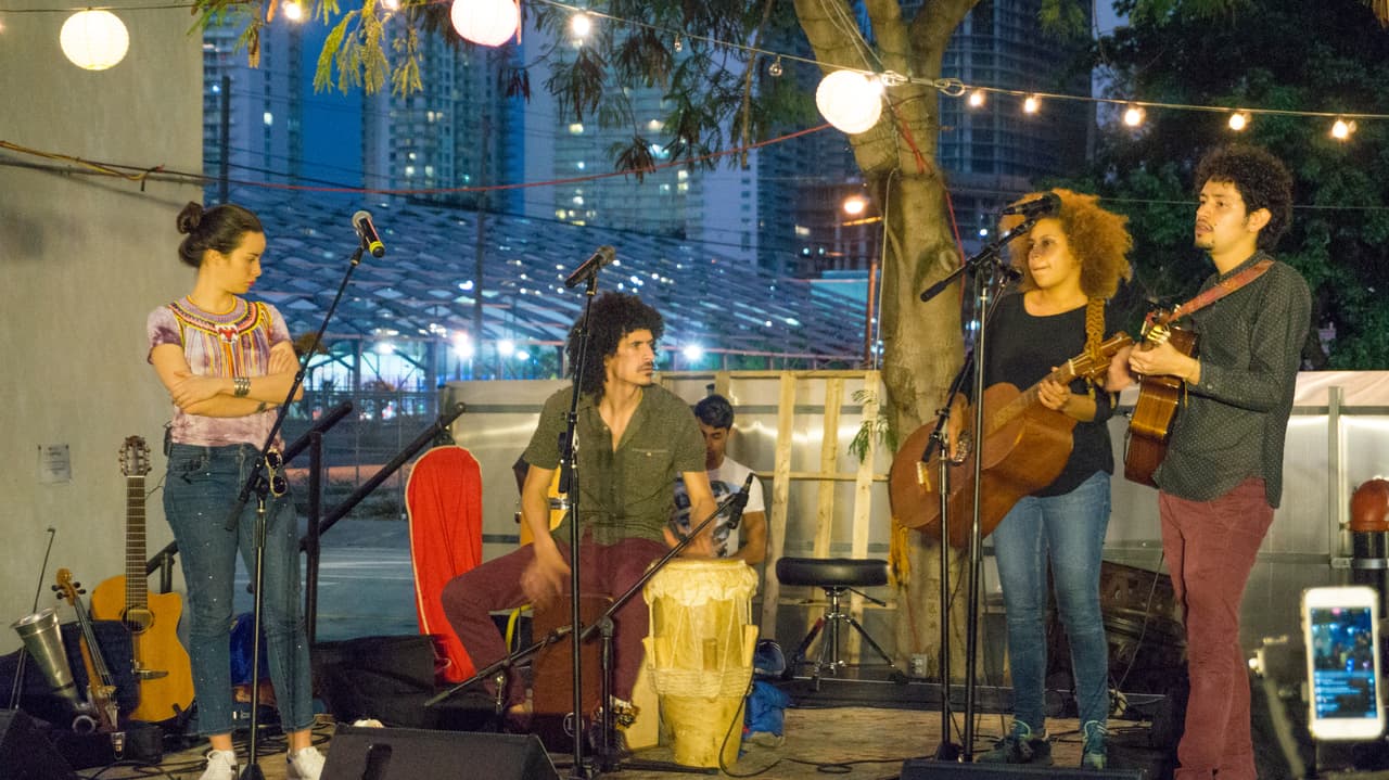 Según la web de Monsieur Periné, el nombre de la agrupación nació cuando Santiago leía el libro 
<i>Las partículas elementales</i> de Michel Houellebecq, ahí descubrió la palabra periné que además resultó divertida y de burla debido a su sonoridad. Catalina agregó la palabra Monsieur irónicamente para referirse a algo refinado.