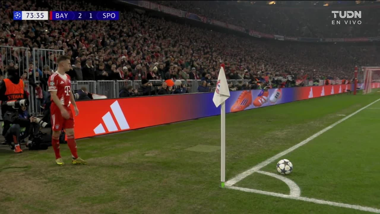 ¡TIRO ATAJADO! disparo por Dayot Upamecano.