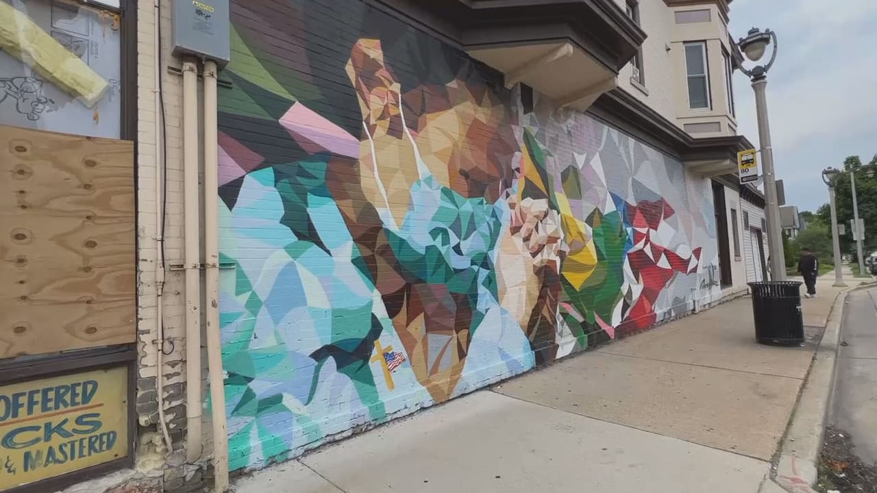 <b>“Yo quiero hacer buen arte. </b>Cuando yo pinto una pared, un mural, yo estoy pensando en otras ciudades, porque yo quiero que mi arte vaya a otros sitios, y al mundo”, concluyó Mauricio Ramírez.
<br>