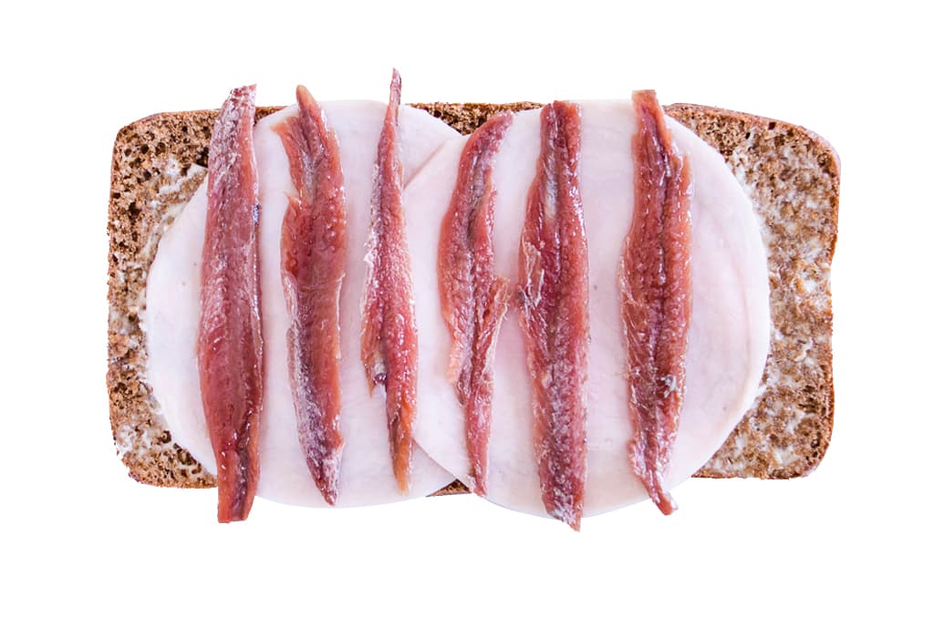 7. Mayonesa con jamón de pavo y anchoas.