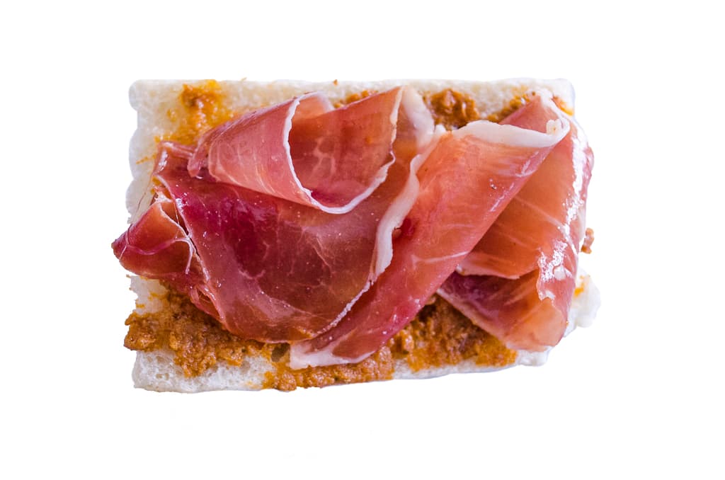 10. Pesto de jitomates deshidratados con jamón serrano y aceite de oliva.