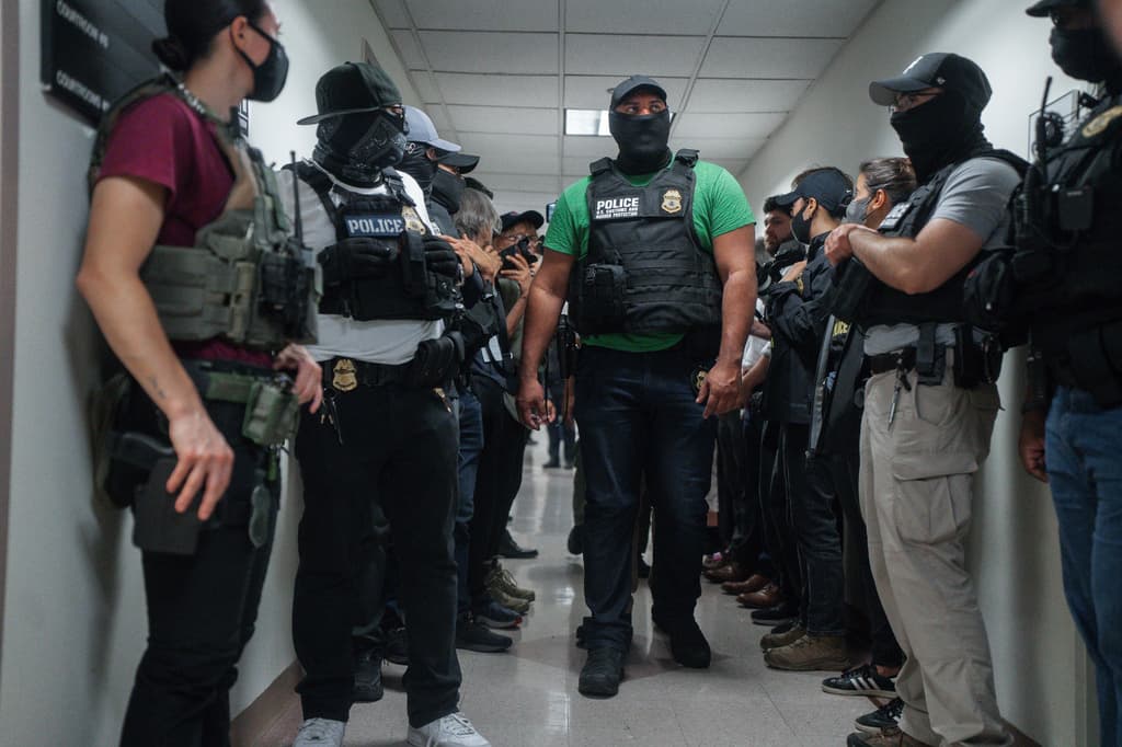 ICE hace desaparecer de su localizador a miles de arrestados en su custodia con órdenes definitivas de expulsión