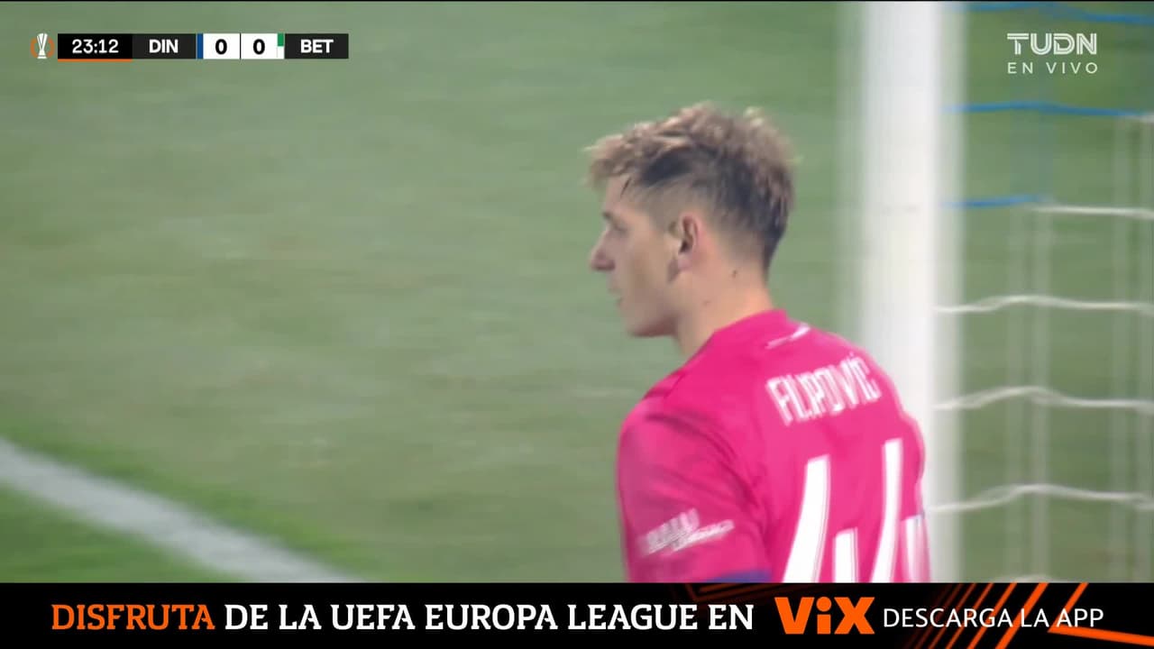 ¡QUÉ BOMBAZO! Sergi Altimira sorprende con un disparo violento ante el Dinamo Zagreb