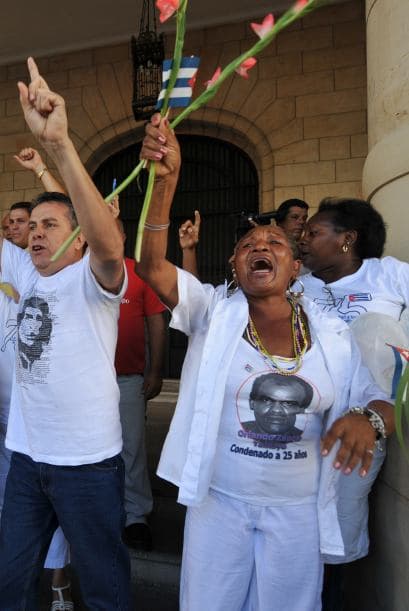 El gobierno cubano liberó este fin de semana al primero de trece presos políticos que rechaza el exilio, de un grupo de 52 que comenzó a excarcelar hace cuatro meses, fruto de un inédito diálogo con la Iglesia.