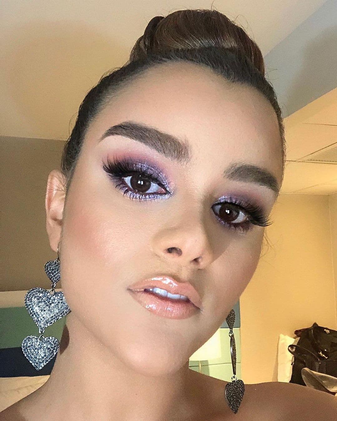 La meta de la dominicana es
<b><a href="https://www.univision.com/shows/el-gordo-y-la-flaca/retrojueves-los-pasos-de-clarissa-molina-de-nbl-a-el-gordo-y-la-flaca-con-hollywood-en-la-mira-fotos">llegar a Hollywood</a></b>, lo cual también es el deseo de algunos de sus seguidores.