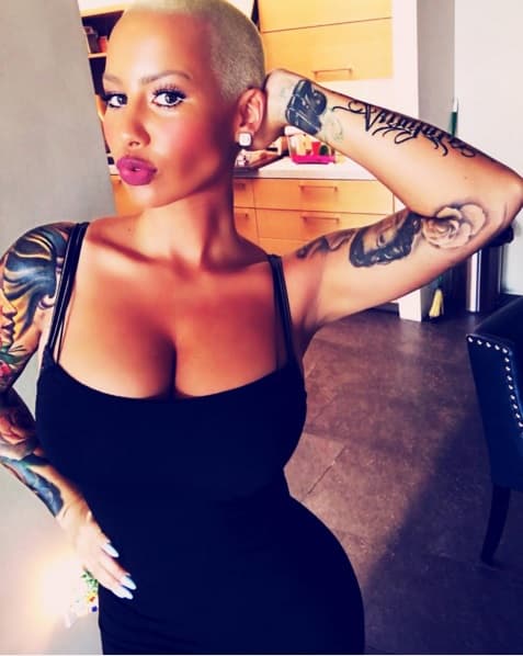 Pero no precisamente por su cuerpazo. La empresa está buscándola sólo usar su mano.