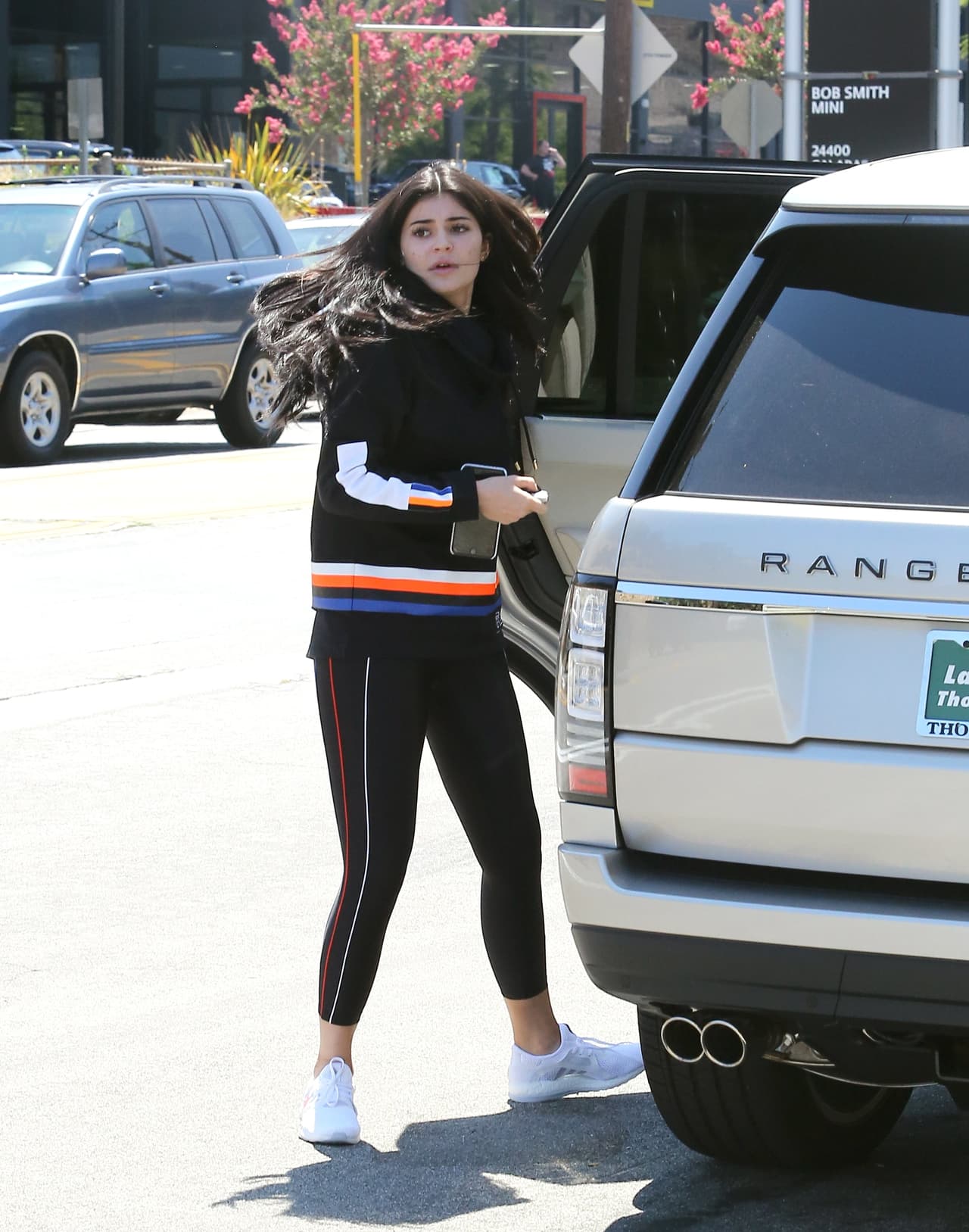 Por medio de Twitter Kylie desmintió dichos rumores, aclaró que su mamá se encontraba sola en el automóvil.