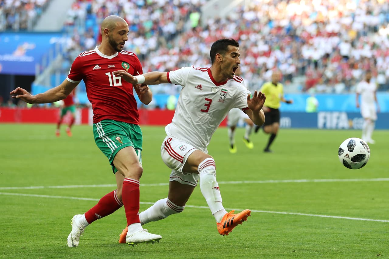 La mayoría de los ataques del equipo marroquí se llevaron por la banda derecha con Nordin Amrabat (16) pero sin mayor éxito.