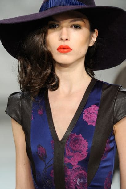 Este modelo es perfecto para mostrar le a tu chico que feminidad y poder no están peleados.