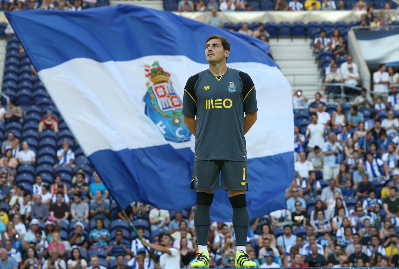 Aún así, la carrera de Iker Casillas siguió en un grande como Porto, con el que ha disputado la Liga de Portugal y Champions League y es el español con más juegos disputados. Histórico.